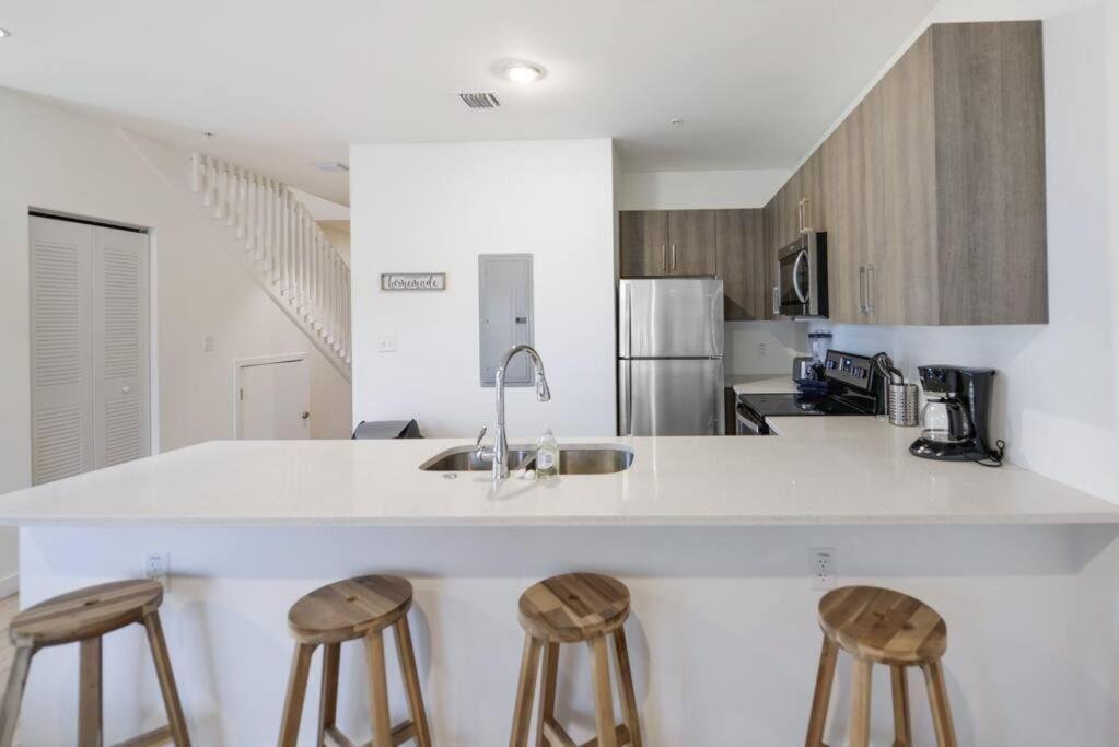 Amazing Town House 15 Min From The Beach Wfree Parking Miami Exterior foto