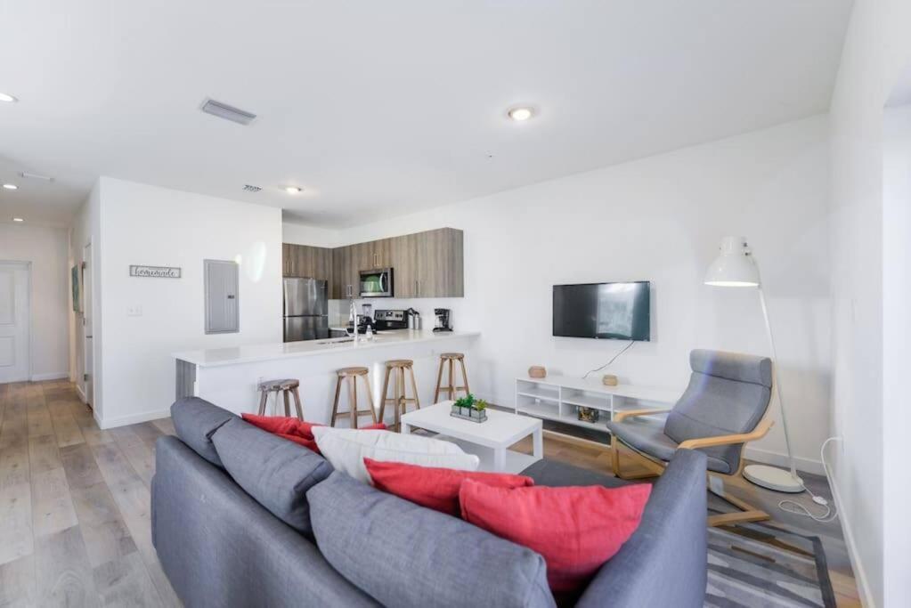 Amazing Town House 15 Min From The Beach Wfree Parking Miami Exterior foto